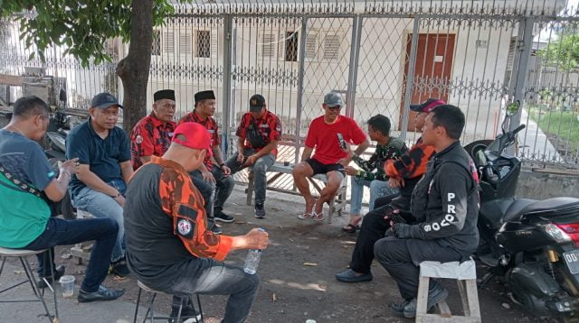 Menebar Kebaikan di Jum'at Berkah, Pemuda Pancasila PAC Ujung Pandang Bagikan Nasi Dos