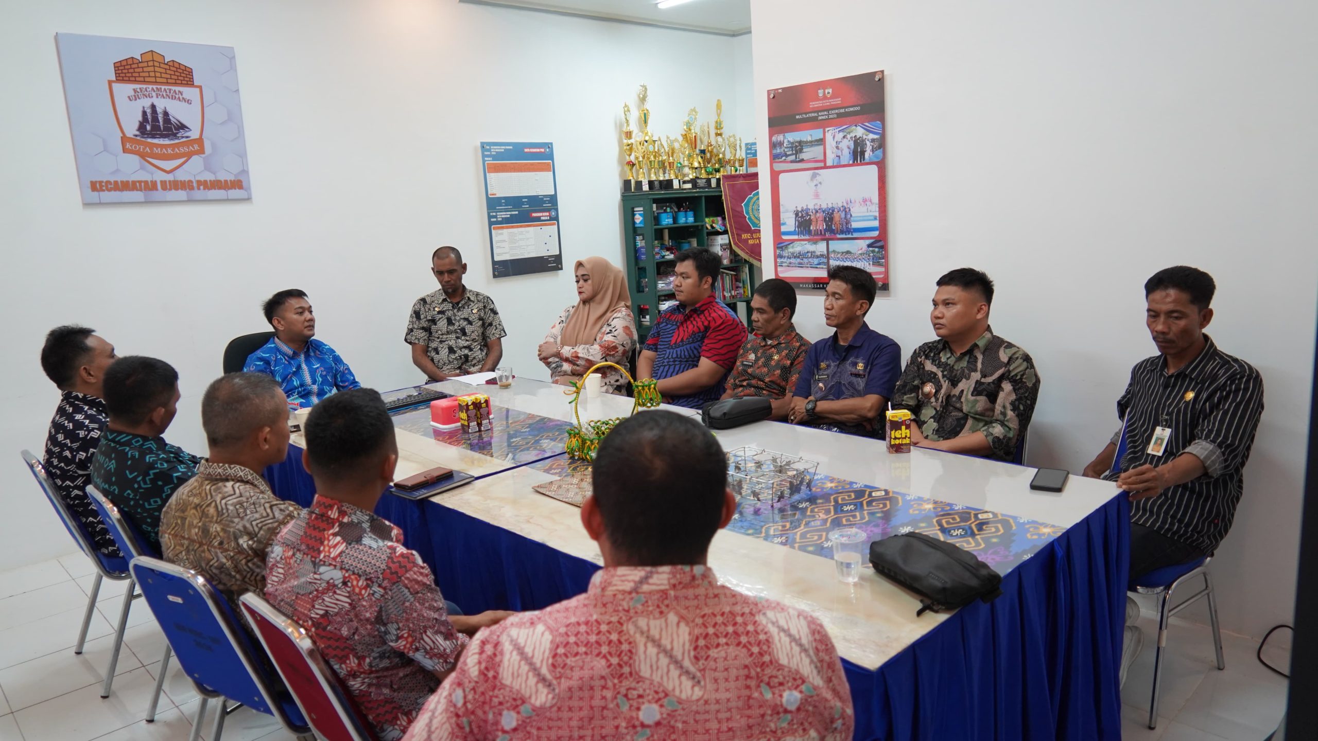 Di Awal Tahun 2024, Camat Ujung Pandang Didampingi Sekcam Gelar Rakor Bersama Lurah