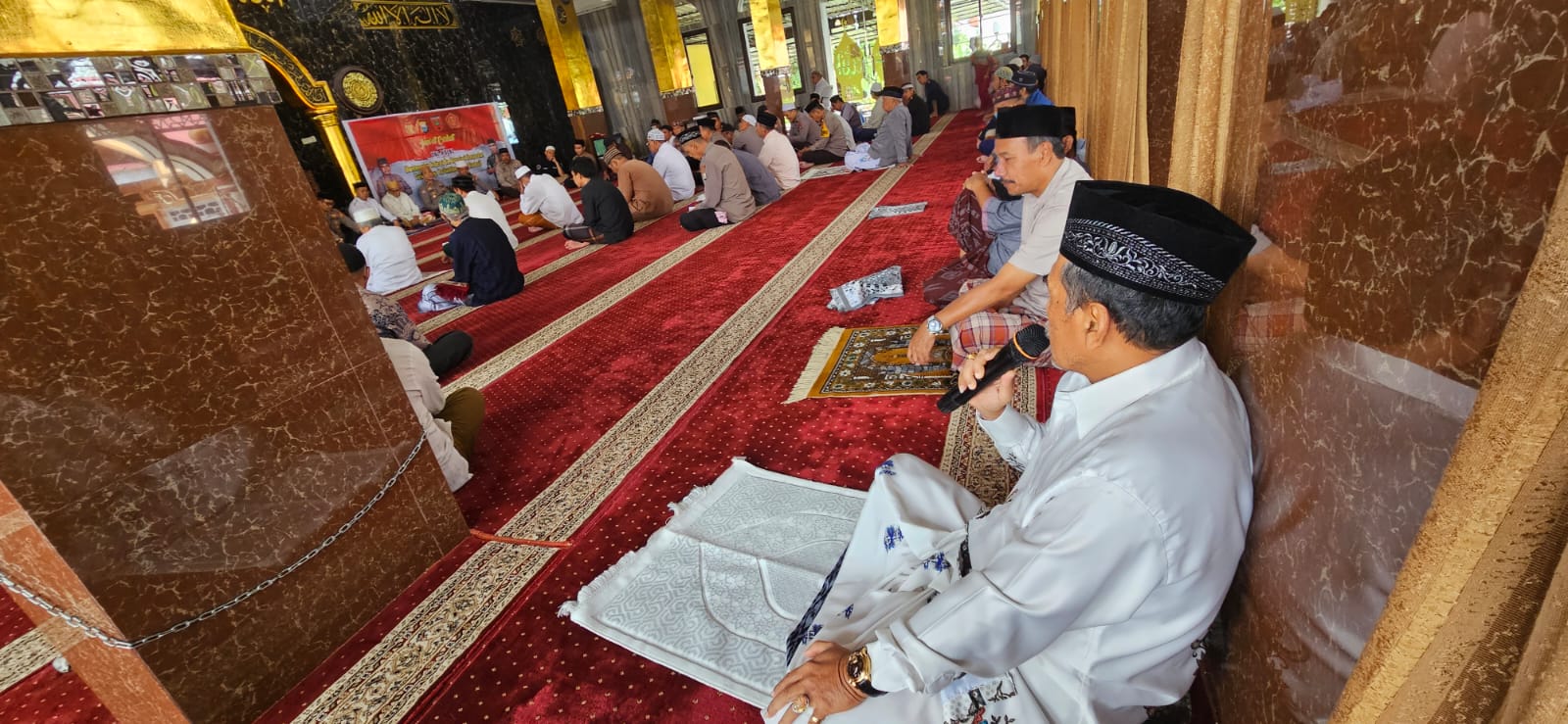 POLDA SULSEL GELAR JUMAT CURHAT BERSAMA WARGA DI BIRINGKANAYA MAKASSAR TEKANKAN TETAP JAGA TOLERANSI DI BULAN SUCI RAMADHAN