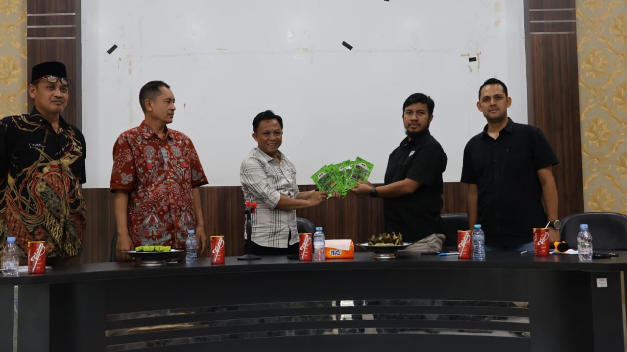 Kepala DKP Kota Makassar, Salurkan Bibit Cabai Di Kecamatan Panakkukang dan Manggala