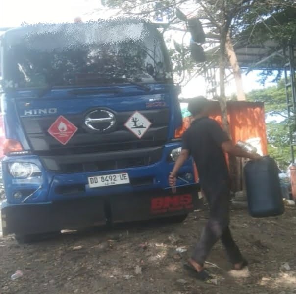 Mobil Tangki Industri Pertamina dari Dalam Depok Pertamina, Diduga Sopir Bekerjasama Dengan Pencuri BBM