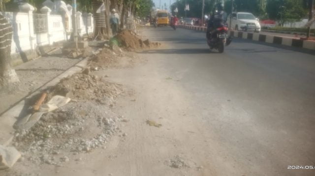 Pembangunan Trotoar di Kab Takalar, Diduga Lebih Mementingkan Kepentingan Perusahaan di Banding Pengguna Jalan