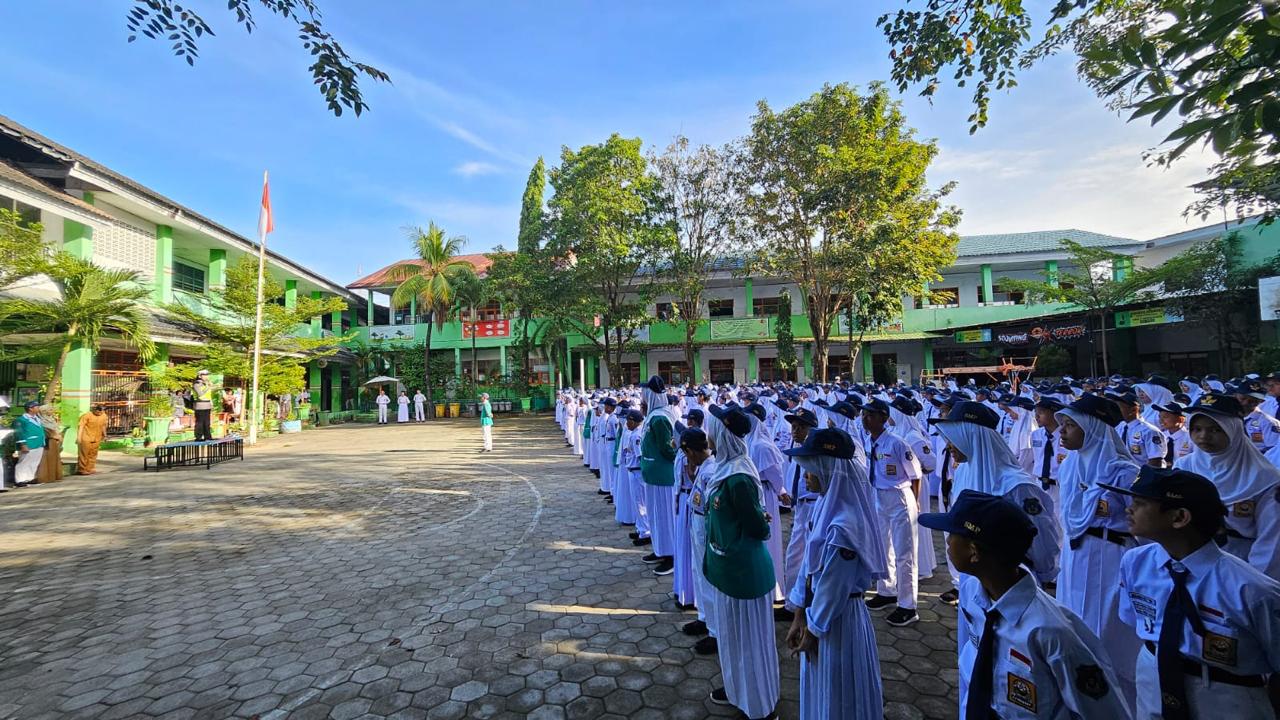 Polwan Sat Lantas Polres Gowa Gencar Sosialisasi Tertip Berlalu Lintas Ke Siswa Siswi Baru