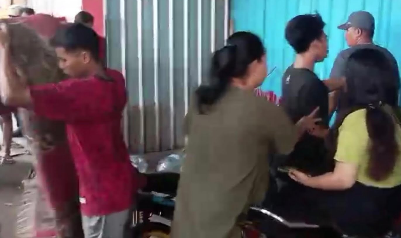 Sebuah Kios Dijalan Dg. Tata, Dibongkar Secara Paksa Oleh Premanisme