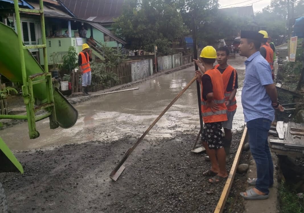 Jalan Rusak di Pallangtikan Diperbaiki, Warga Apresiasi Perjuangan Ahmad Afandi