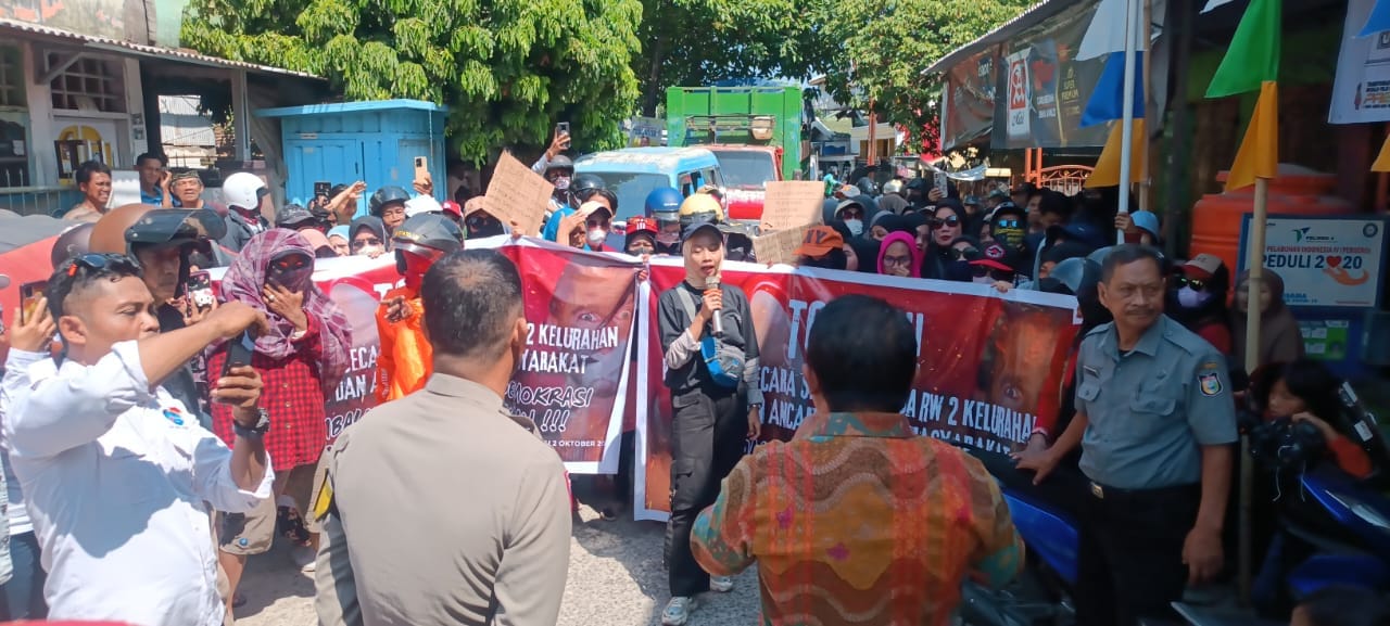 Lurah Tallo Di Geruduk Warganya, Akibat Ketua RW nya di Copot