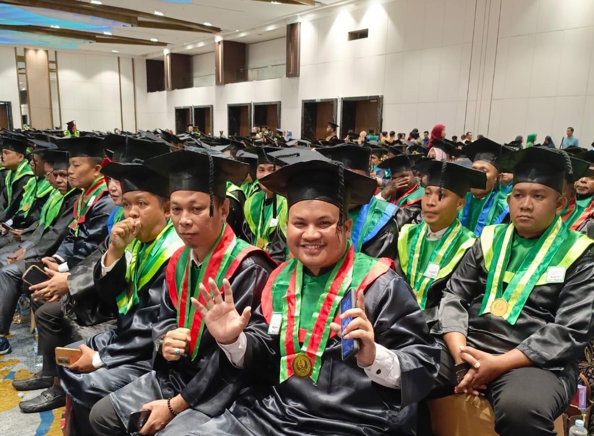 Appi, Kajari Hingga Ketua Ormas Ucapkan Selamat Atas Gelar MH Ketua LSM PERAK