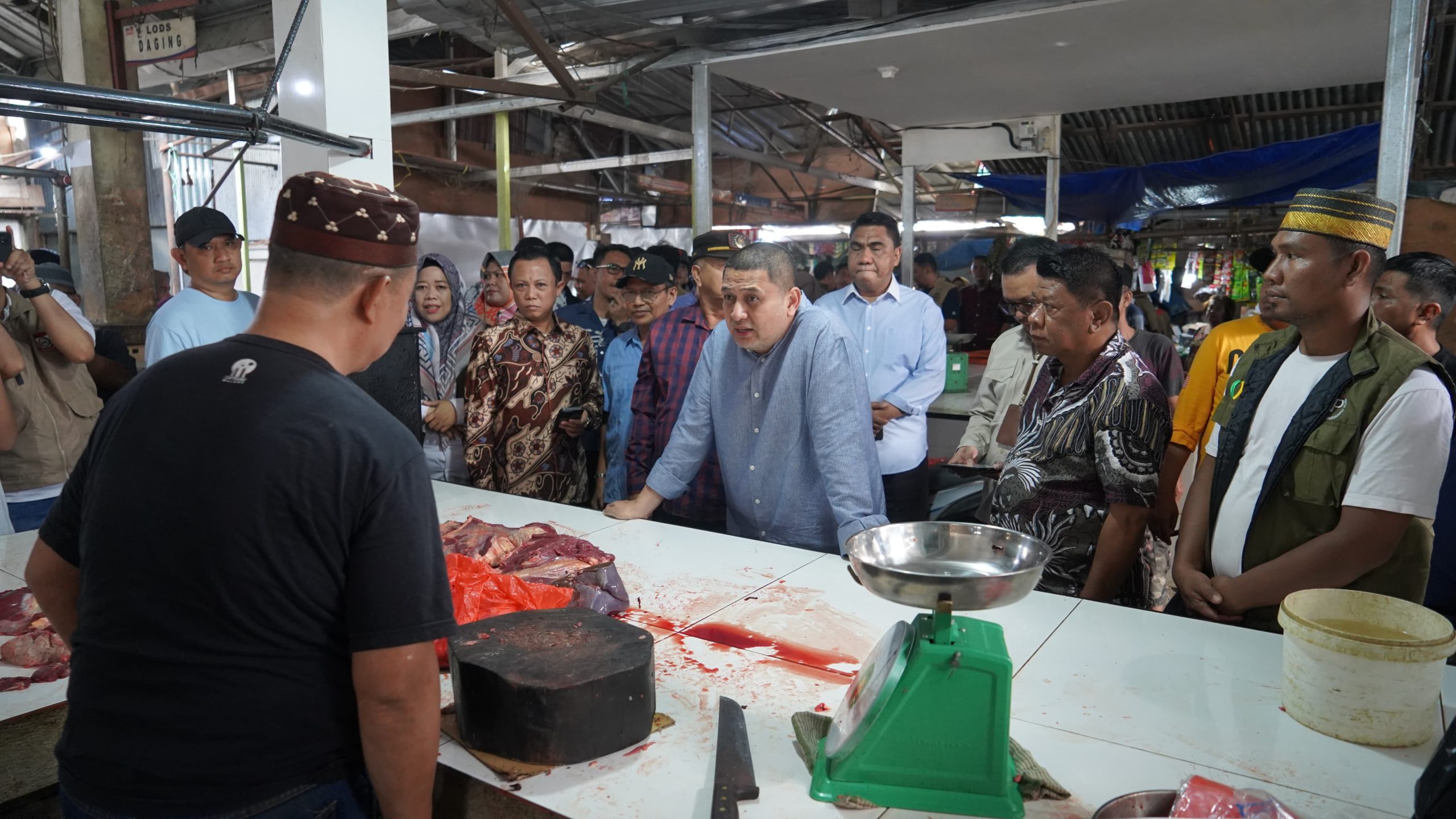 Plt Kadis Ketahanan Pangan Kota Makassar Dampingi Walikota Kunjungi Pasar Terong