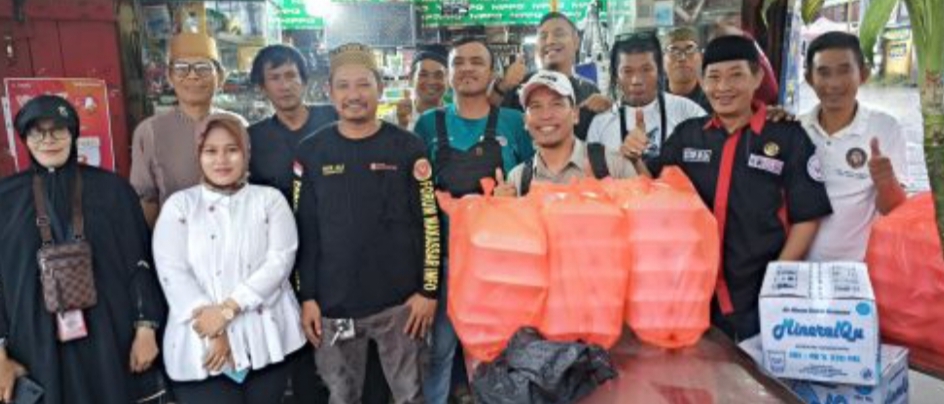 Hari Ke-9 Ramadhan PT. Group Media Center dan Forum Makassar Info Bagikan 250 Paket Takjil dan Nasi Dos 