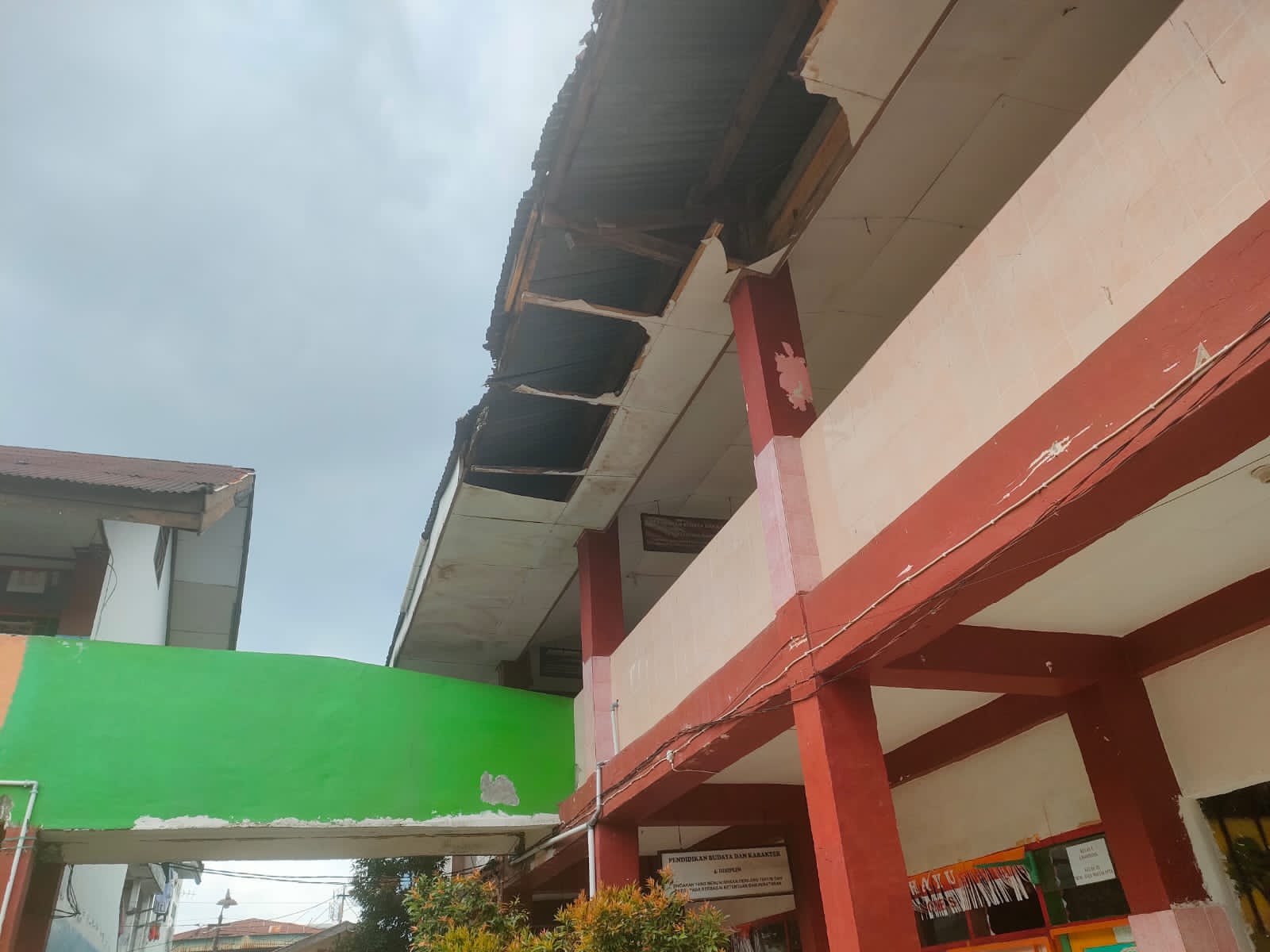 IMG-20250505-WA0160 Disorot Soal Kebersihan, Kepala SDI Bertingkat Bara-Baraya II Menambah PR Buat Dinas Pendidikan