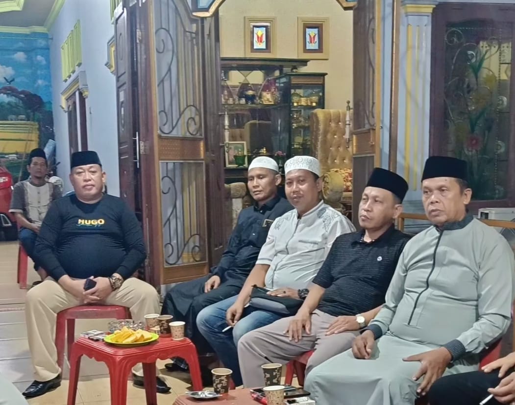 Suasana Haru Saat Tahlilan dan Yasinan
Mengenang 40 Hari Wafatnya Alm Drs. H. Supra Jufri MM