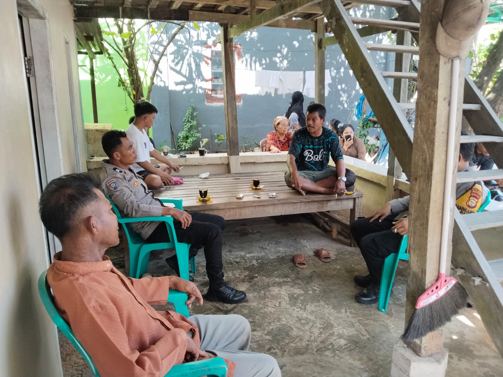 Antisipasi Curnak Dan Judi Sabung Ayam, Bhabinkamtibmas Di Maros Intens Patroli Dialogis Ke Warga