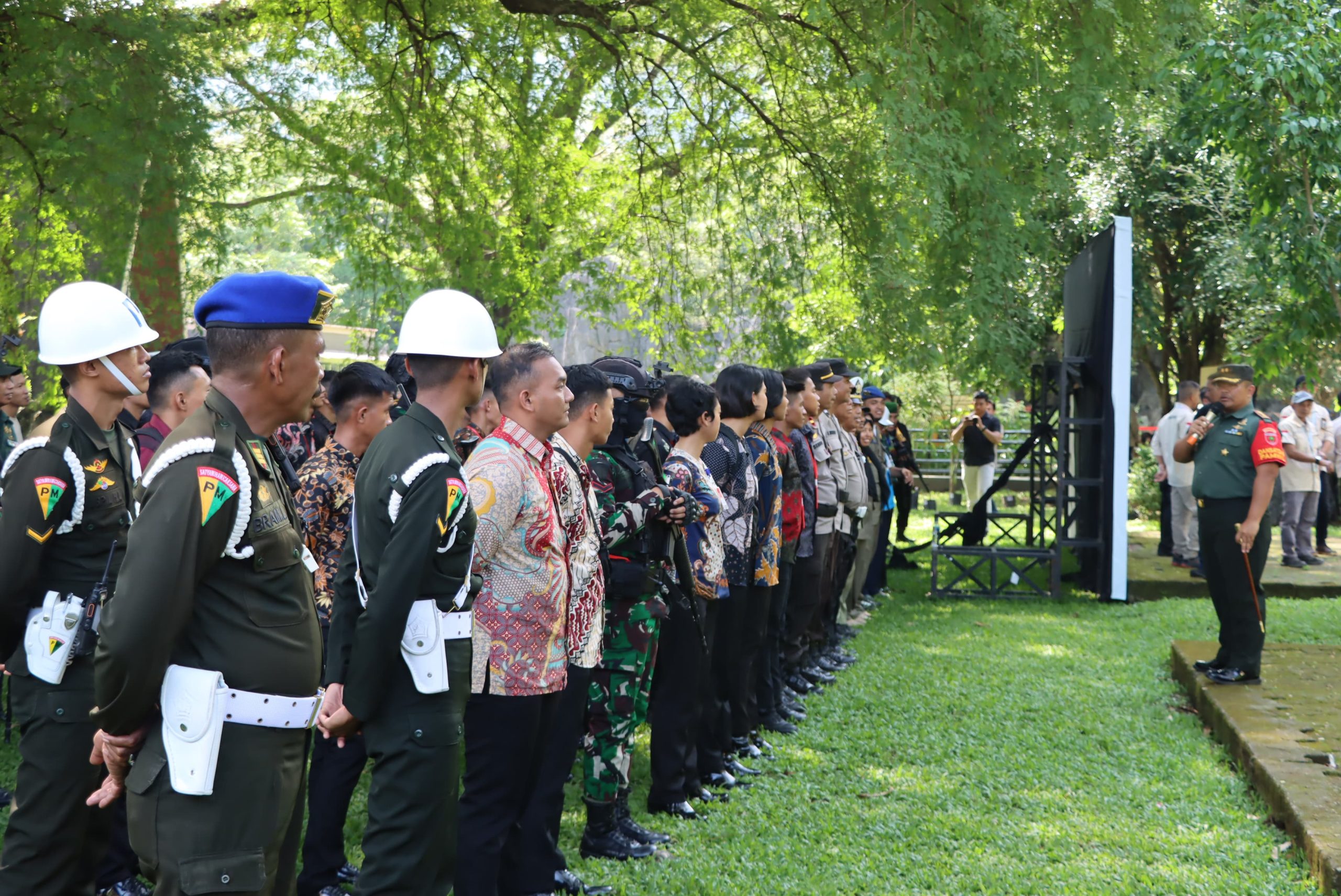 Ratusan Personel TNI-Polri Amankan Kunjungan Selvi Ananda di Leang-Leang Maros