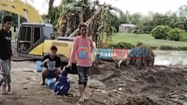 Viral di medsos pemberitaan desa sawakong kecamatan galesong Selatan Kabupaten Takalar "Kebal Hukum", dimana tambang ilegal galian C tidak tersentuh oleh aparat penegak Hukum" orang besar di belakang penambang, karena dampak negatifnya terhadap lingkungan, sosial dan ekonomi, minggu (29 Juni 2025).