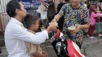 Media Online Forum Makassar Info, Bersama Lurah Rappokalling Berbagi Takjil Buka Puasa