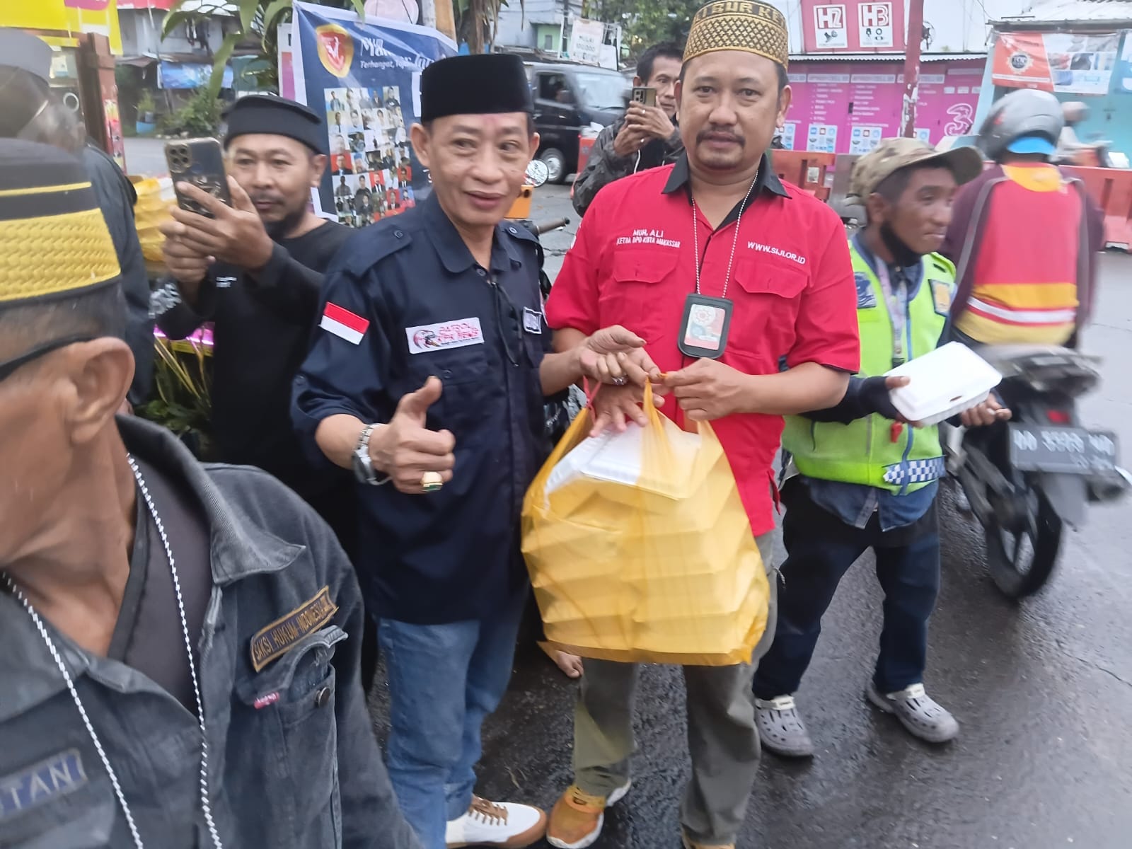 Forum Makassar Info Kembali Menyyulap Persimpangan Sunu Jadi “Oasis Berbuka” pada Hari ke‑16 Ramadhan
