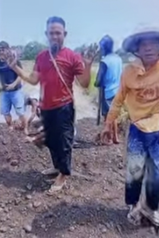 Ironi di Basis Suara Bupati, Jalan Rusak Dibiarkan: Warga Jeneponto Pilih Bertindak Sendiri