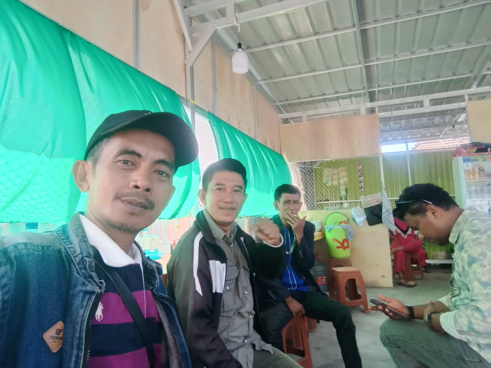 Warga Ujung Tanah Geruduk Kantor Lurah, Protes Kupon Pasar Murah Diduga Tebang Pilih
