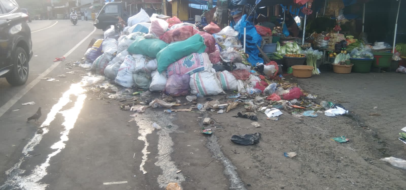 Sampah Gunung di Pasar Tanete, Warga Bulukumba Geram