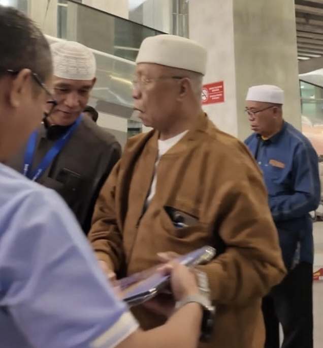 emaah Umrah SINT Travel Bulukumba Tiba Selamat di Makassar