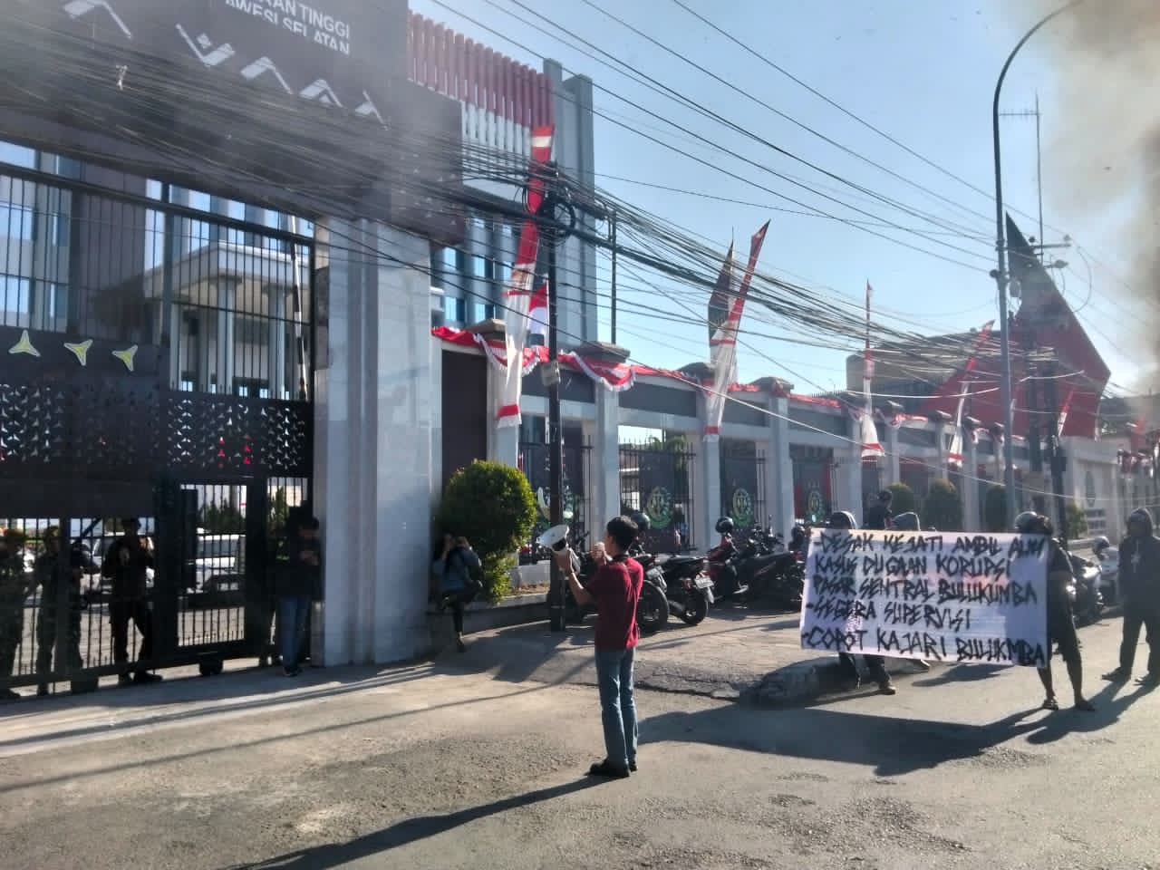 Demo di Kejati Sulsel, Massa Tuntut Copot Kajari Bulukumba