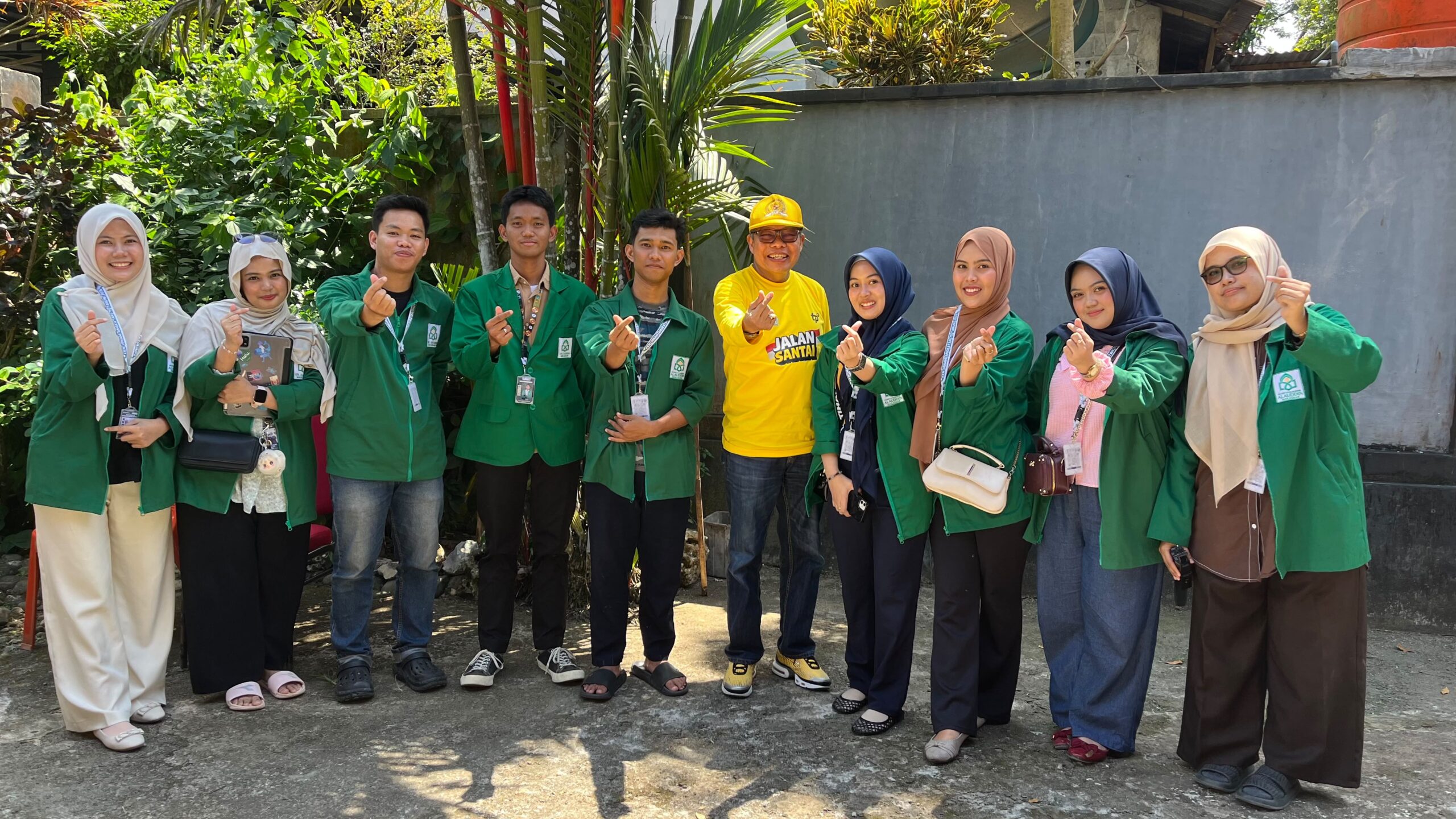 Anggota DPR RI Taufan Pawe Reses di Bonto Bulaeng, Serap Aspirasi Warga BulukumpaKlik Beritanya disini👇📖✍️https://www.transnusi.com/anggota-dpr-ri-taufan-pawe-reses-di-bonto-bulaeng-serap-aspirasi-warga-bulukumpa/