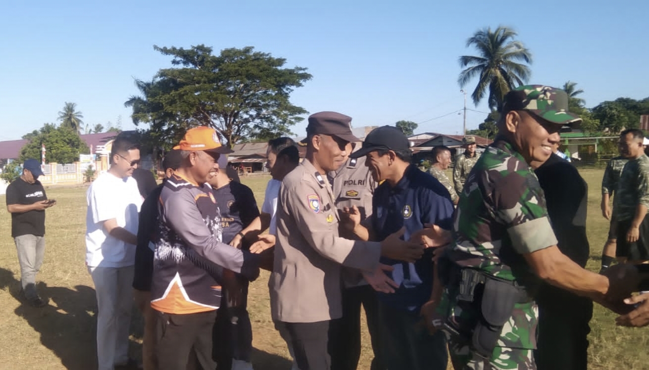 Camat Rilau Ale Resmi Buka Turnamen Sepak Bola Antar Desa Sambut HUT RI ke-81