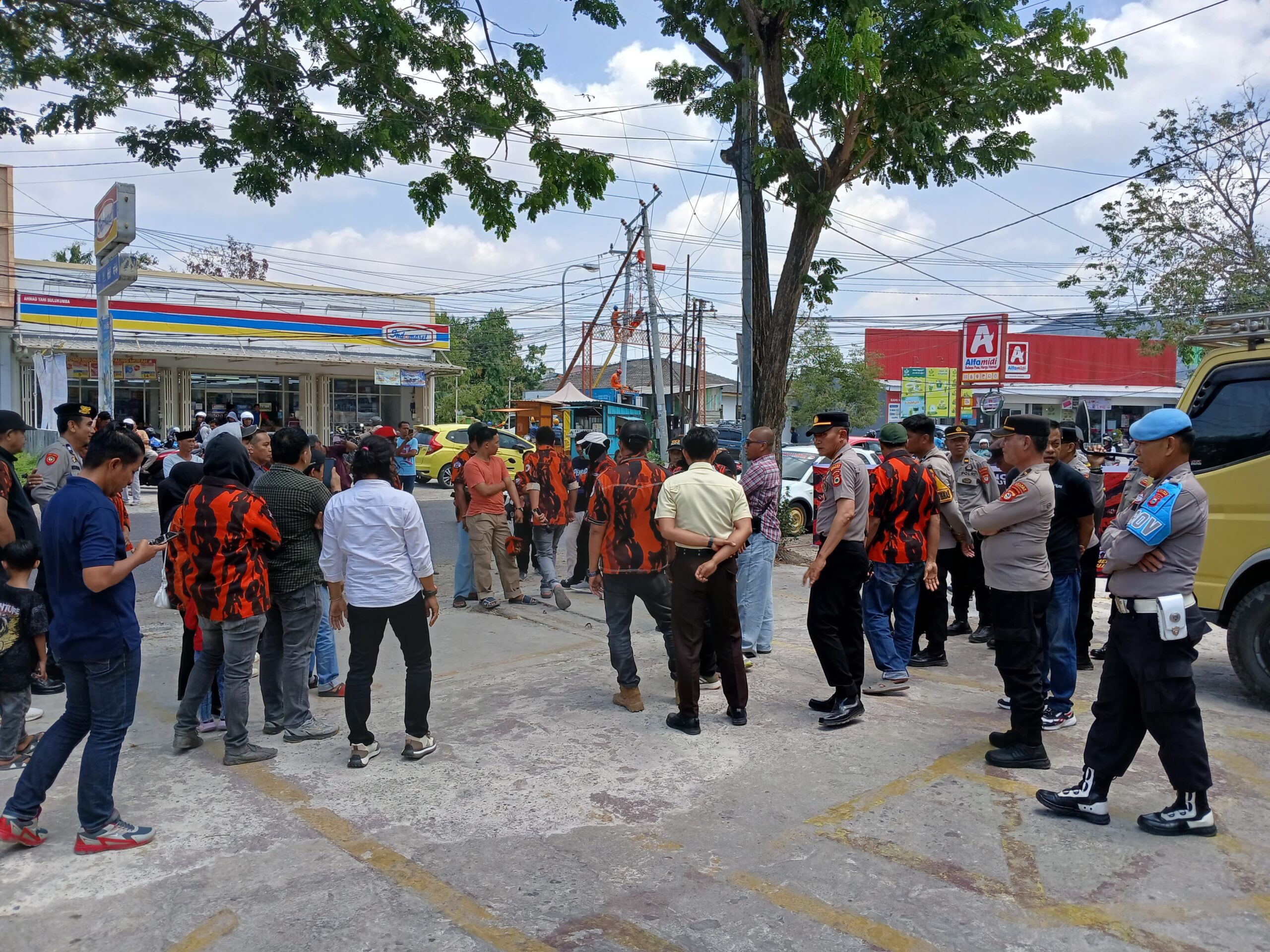 Sehari, Polres Bulukumba Kawal Dua Aksi Unjuk Rasa