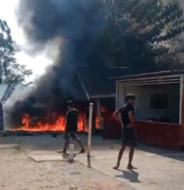 Mobil Terbakar di Depan SPBU Libureng, Dugaan Penampungan Solar Mencuat