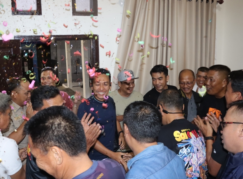 HUT ke-41, Kapolres Maros Devi Sujana Dapat Kejutan Tengah Malam
