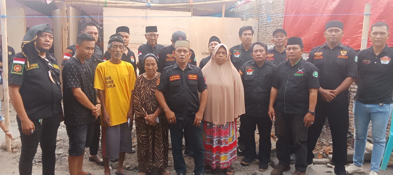 LMBC Salurkan Bantuan untuk 81 Korban Kebakaran Makassar